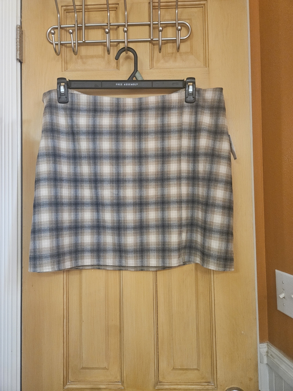 Old Navy Plaid Lined Mini Skirt in Grey and Cream